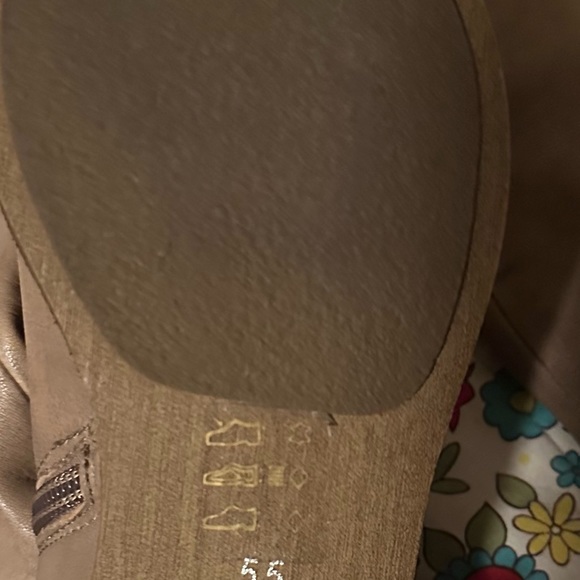 Over the knee tan boots - Picture 3 of 3